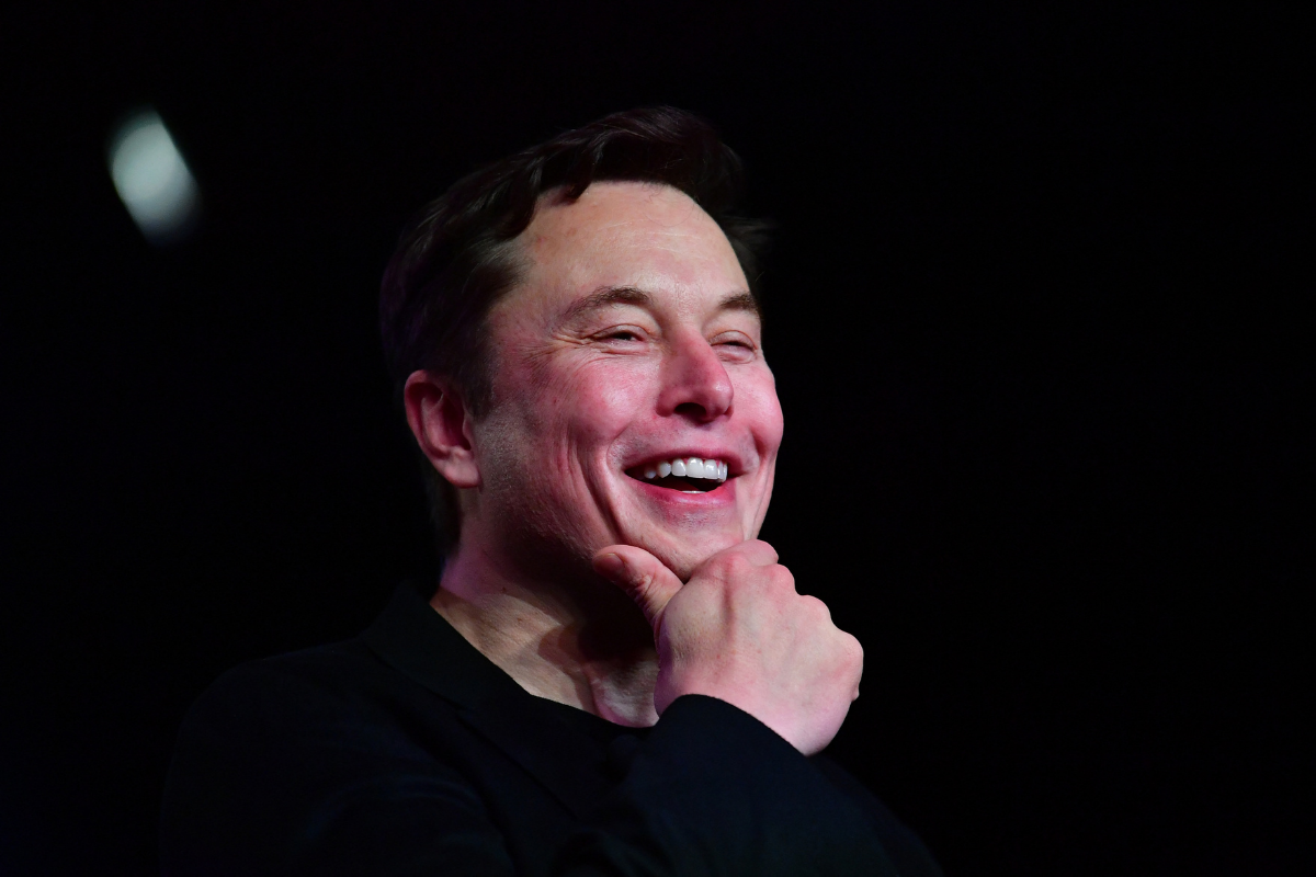 Musk compra Twitter con su fortuna personal, préstamos y socios