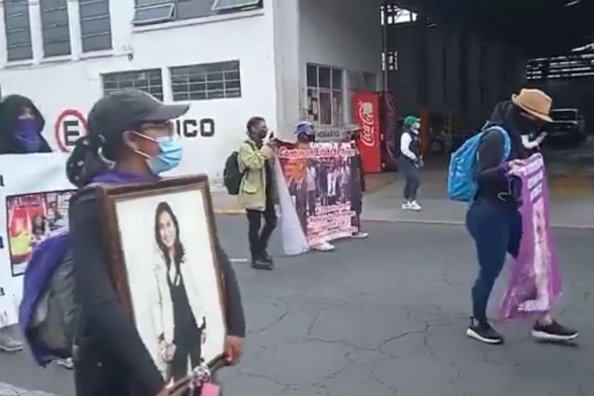 Al menos siete heridos por enfrentamiento en marcha feminista de Toluca