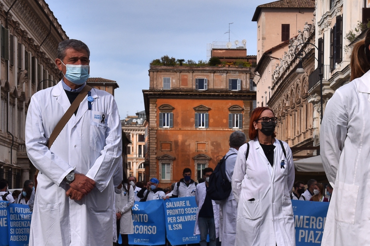 Aumentan medidas sanitarias en Italia por aumento de los contagios de Covid-19