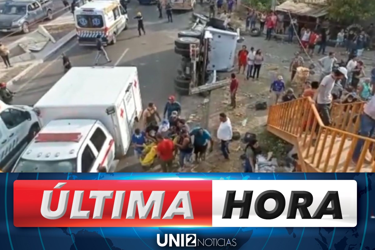 Vuelca tráiler con migrantes en carretera Tuxtla-Chiapas de Corzo; habría 49 muertos