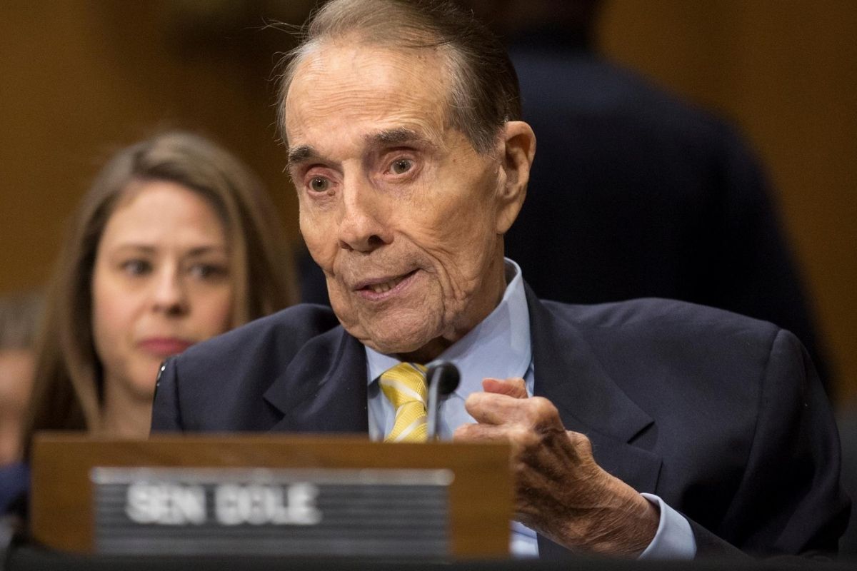 Bob Dole, exsenador de EU, muere a los 98 años