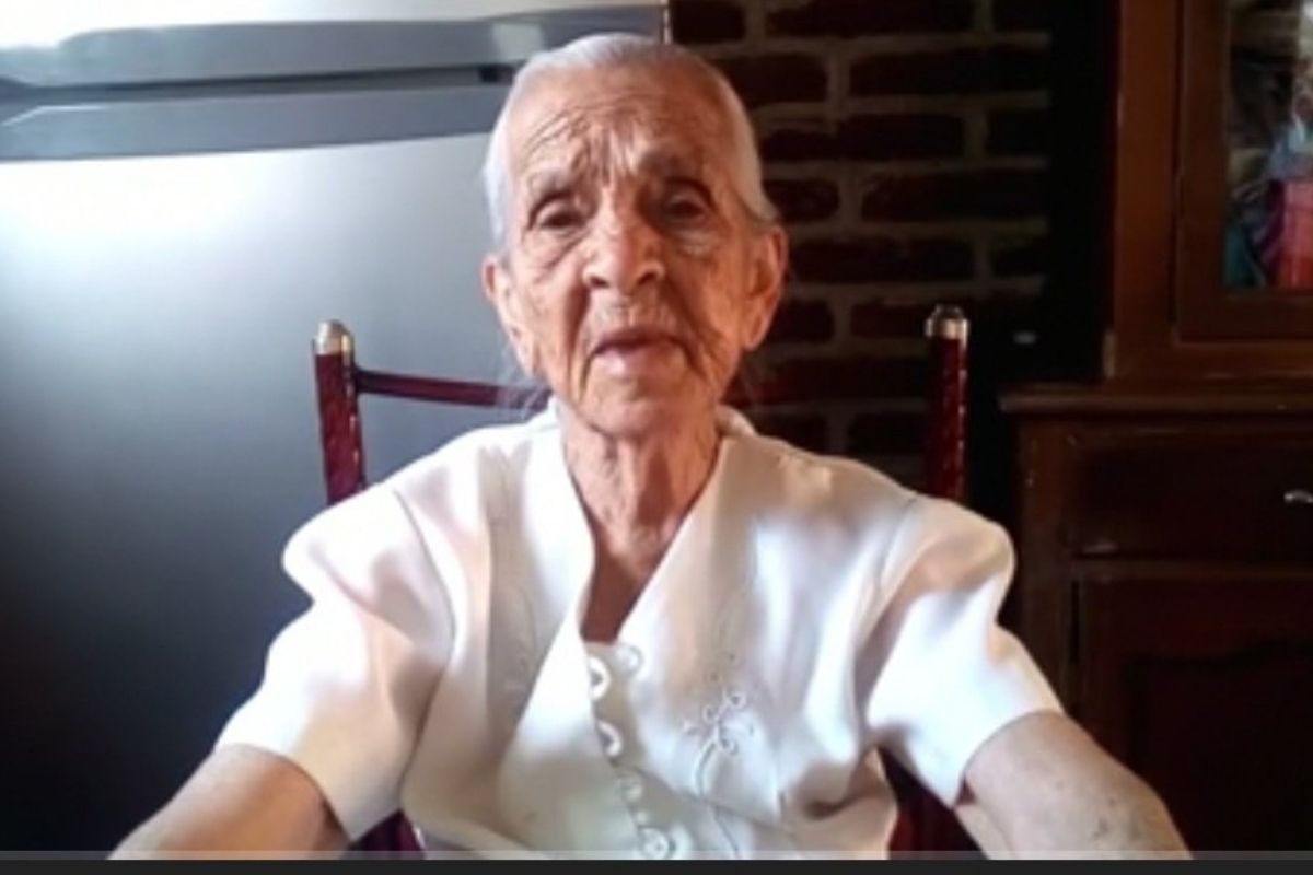 Abuelita ya no puede trabajar, pide ayuda para vivir de videos en YouTube