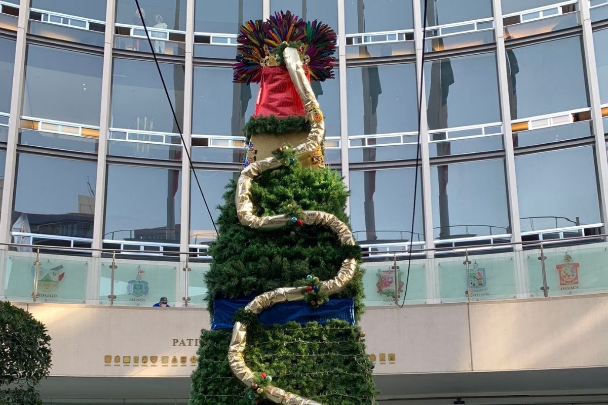 Árbol de Navidad del Senado de la República causa polémica debido a decoración