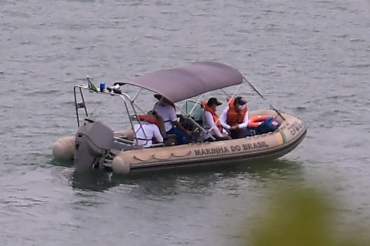 Retoman búsqueda de desaparecidos tras desplome de rocas en lago de Brasil