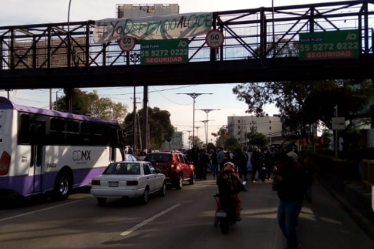 Manifestación sobre carretera México-Toluca por alumnos del CIDE