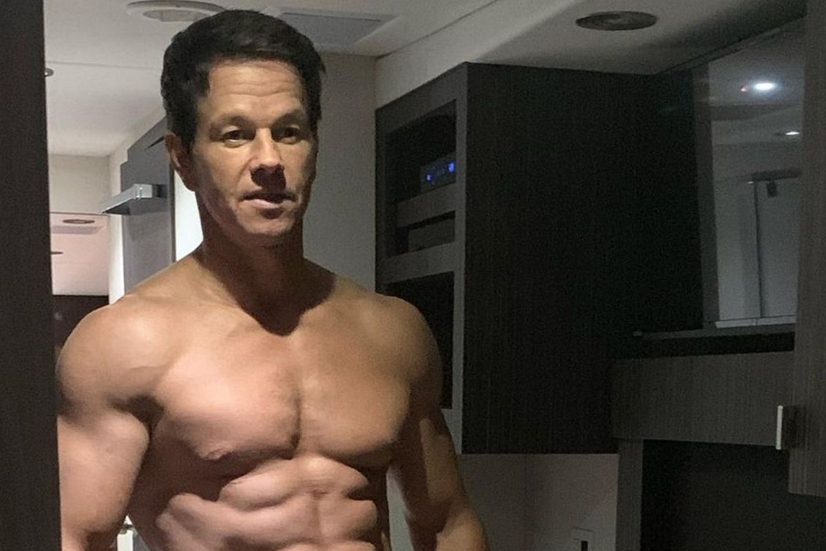 Mark Walhberg luce irreconocible tras subir 10 kilos para nuevo papel