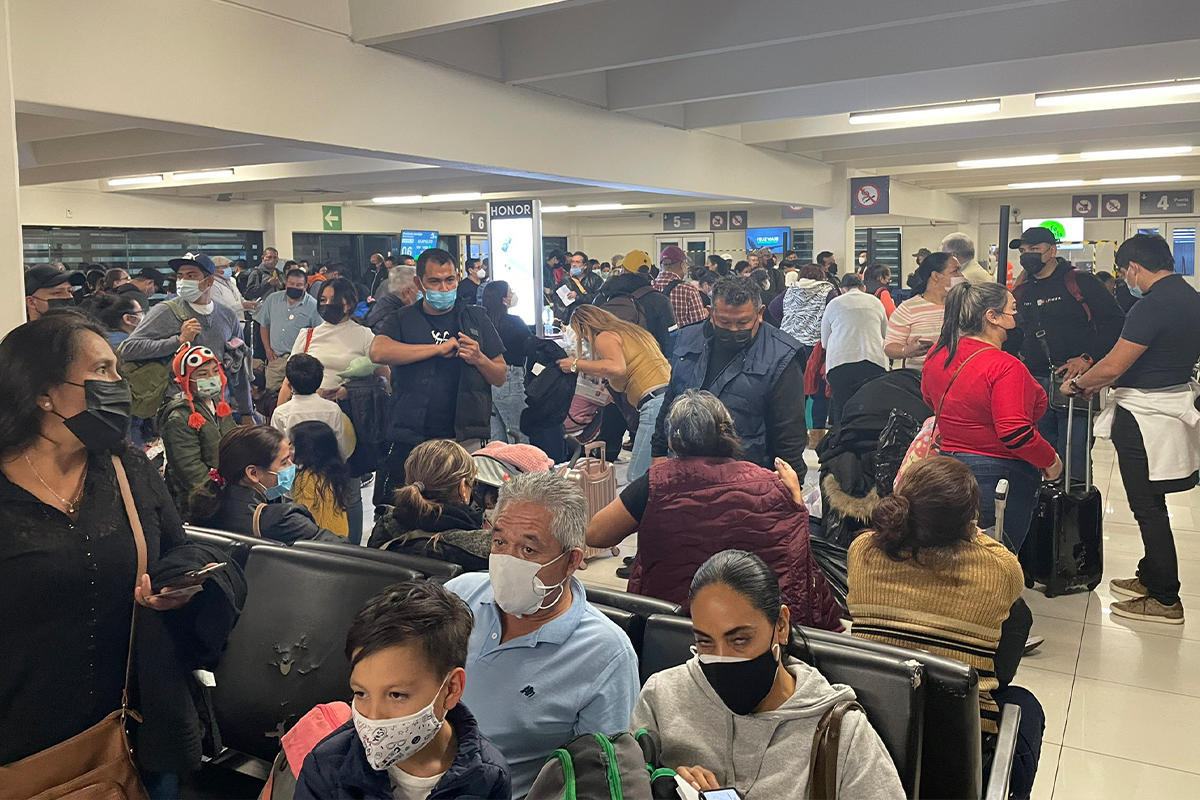 Caos en el Aeropuerto de la CDMX por cancelaciones y demoras de vuelos