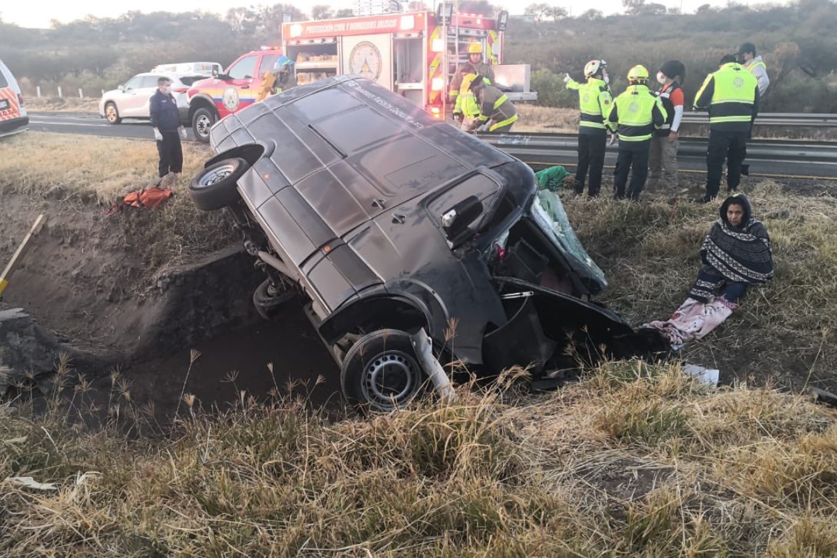 Al menos 13 peregrinos muertos tras volcadura en Lagos de Moreno, Jalisco