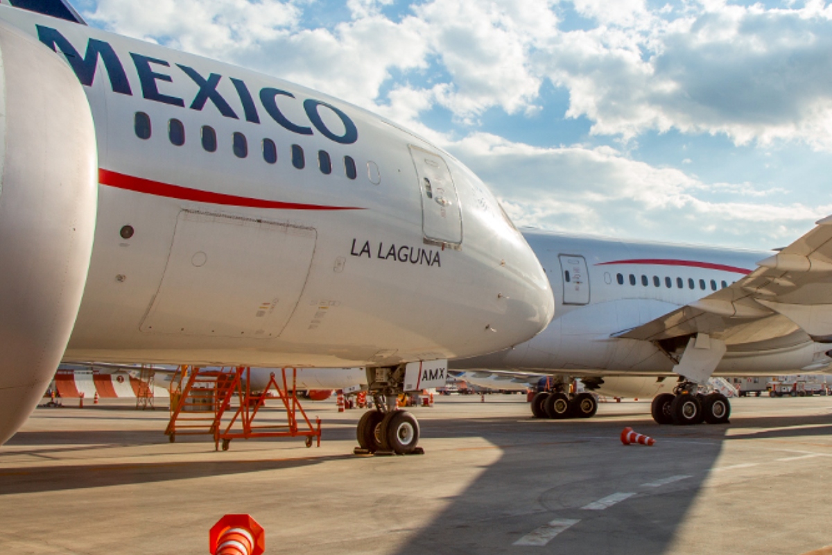 Al menos 140 sobrecargos de Aeroméxico contagiados de Covid-19; cancelan más de 20 vuelos