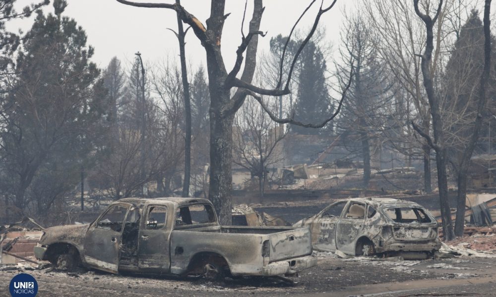 Suman tres desaparecidos por devastadores incendios en Colorado, EU