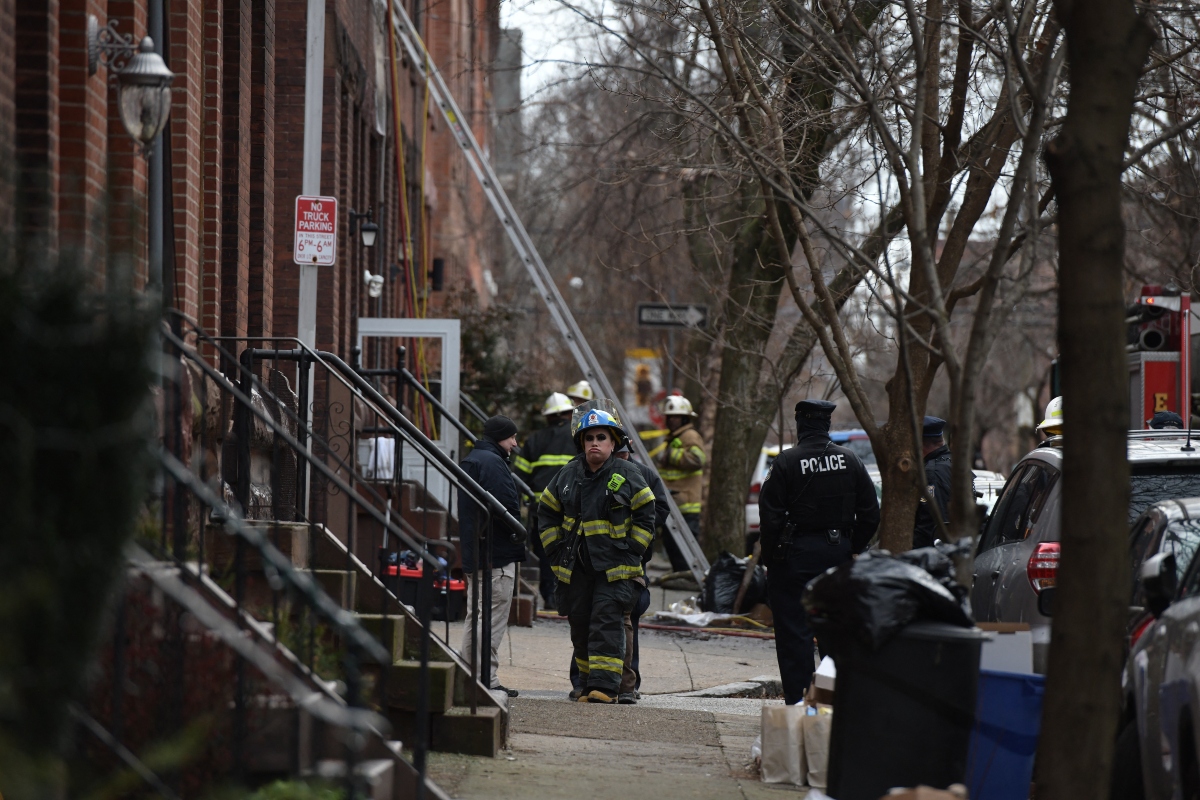 Al menos 13 muertos, entre ellos 7 niños, en incendio de vivienda en Filadelfia