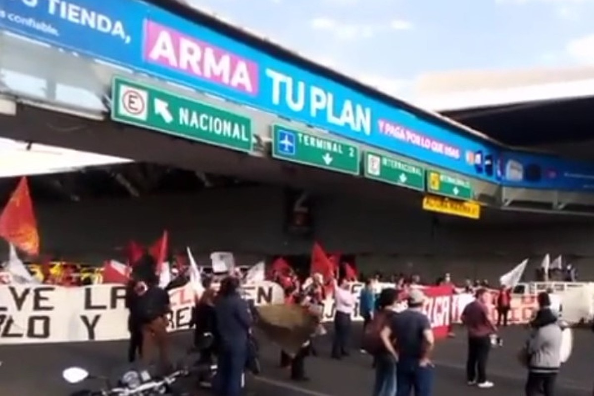 Liberan acceso a Terminal 1 del AICM tras 5 horas de bloqueo