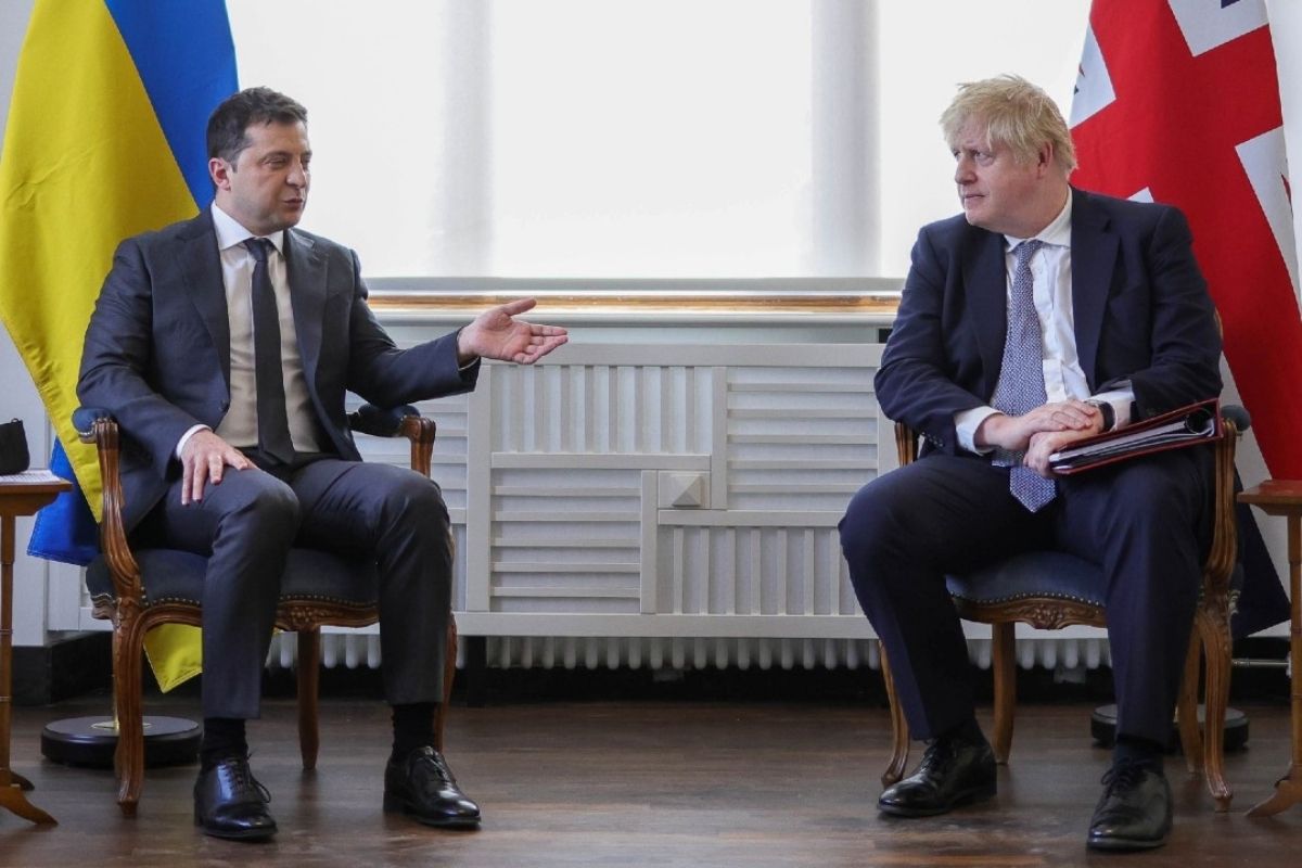 Boris Johnson acusa a Rusia por preparar “la mayor guerra en Europa”