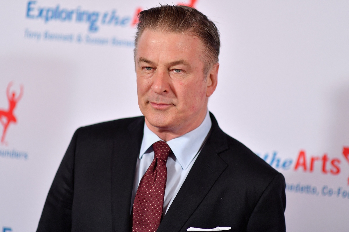 Familia de Halyna Hutchins demanda a Alec Baldwin por homicidio culposo