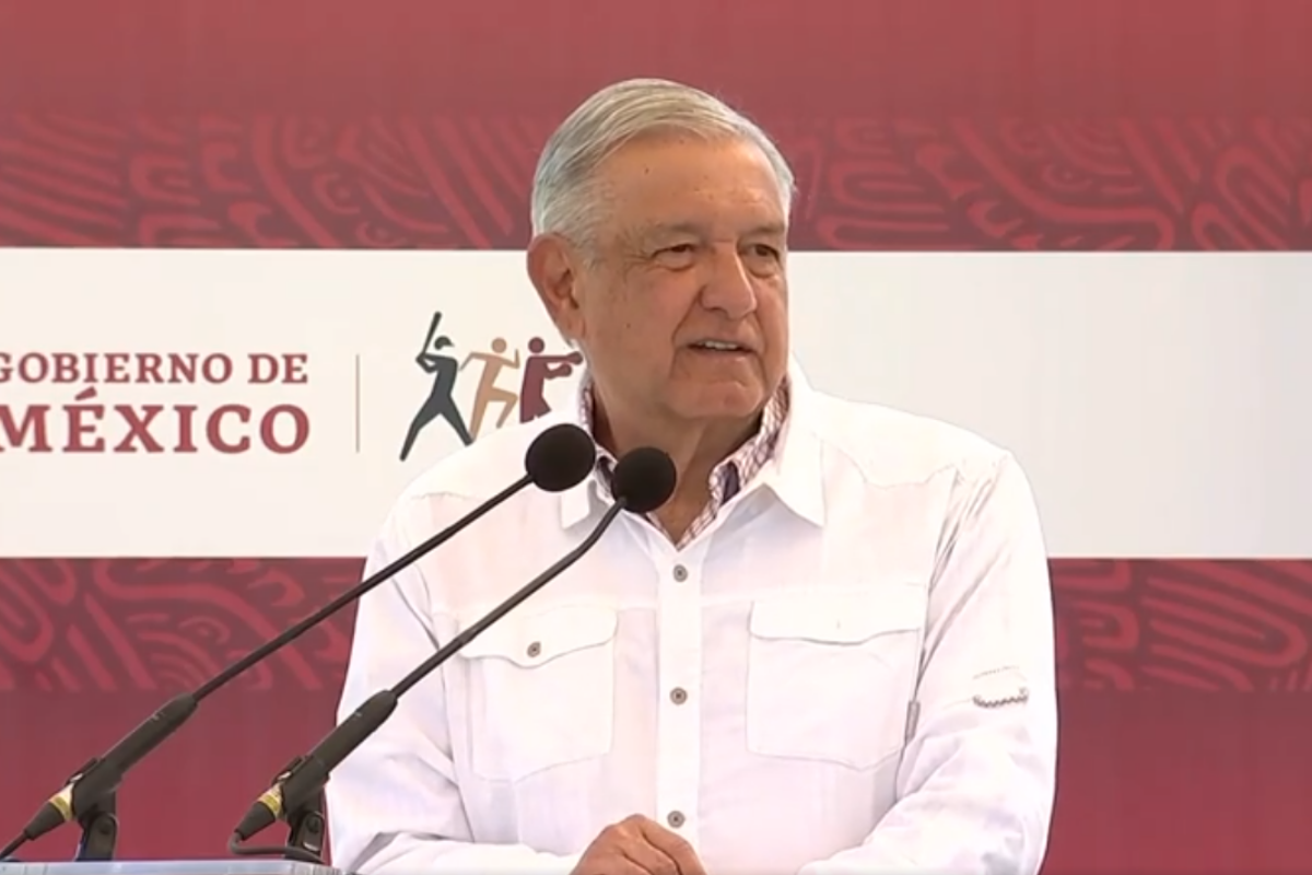 AMLO asegura que hay campaña de desprestigio contra el AIFA