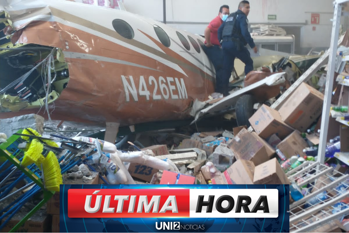 Se desploma avioneta en Aurrerá de Temixco; hay 3 muertos y tres heridos