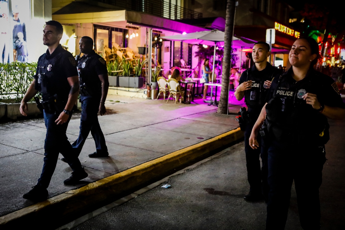 Miami Beach inicia sin incidentes toque de queda para evitar violencia en el “Spring Break”
