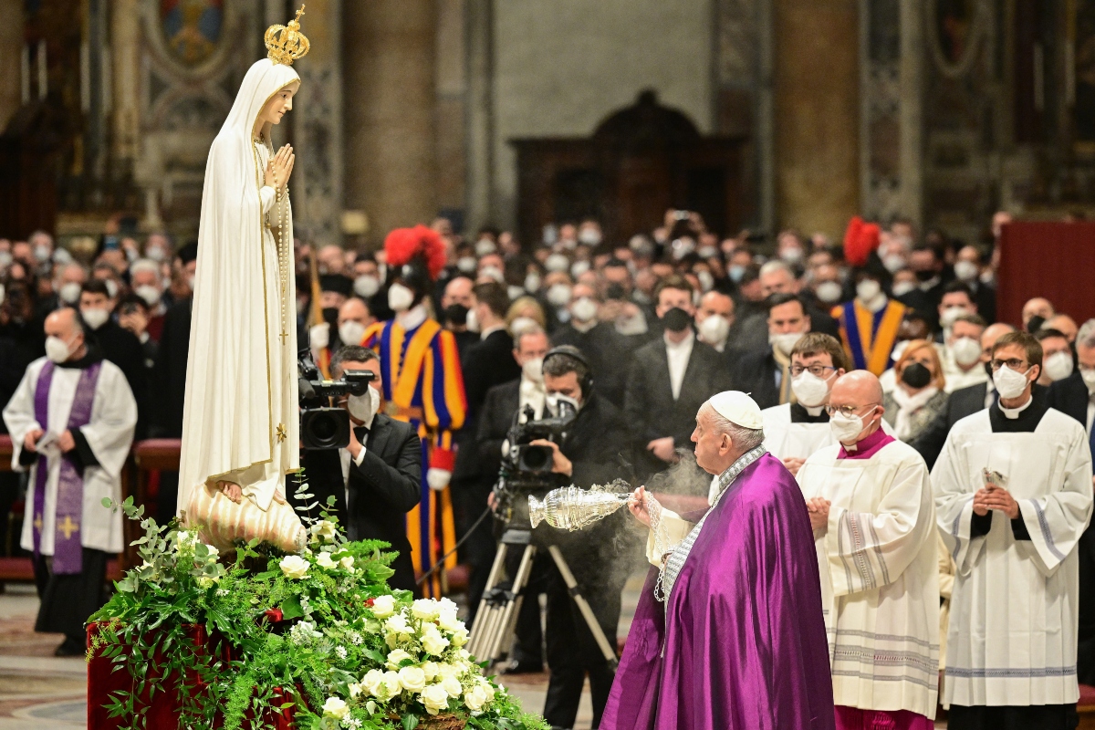 Durante la Liturgia por la paz, el papa condena la “guerra odiosa” en Ucrania