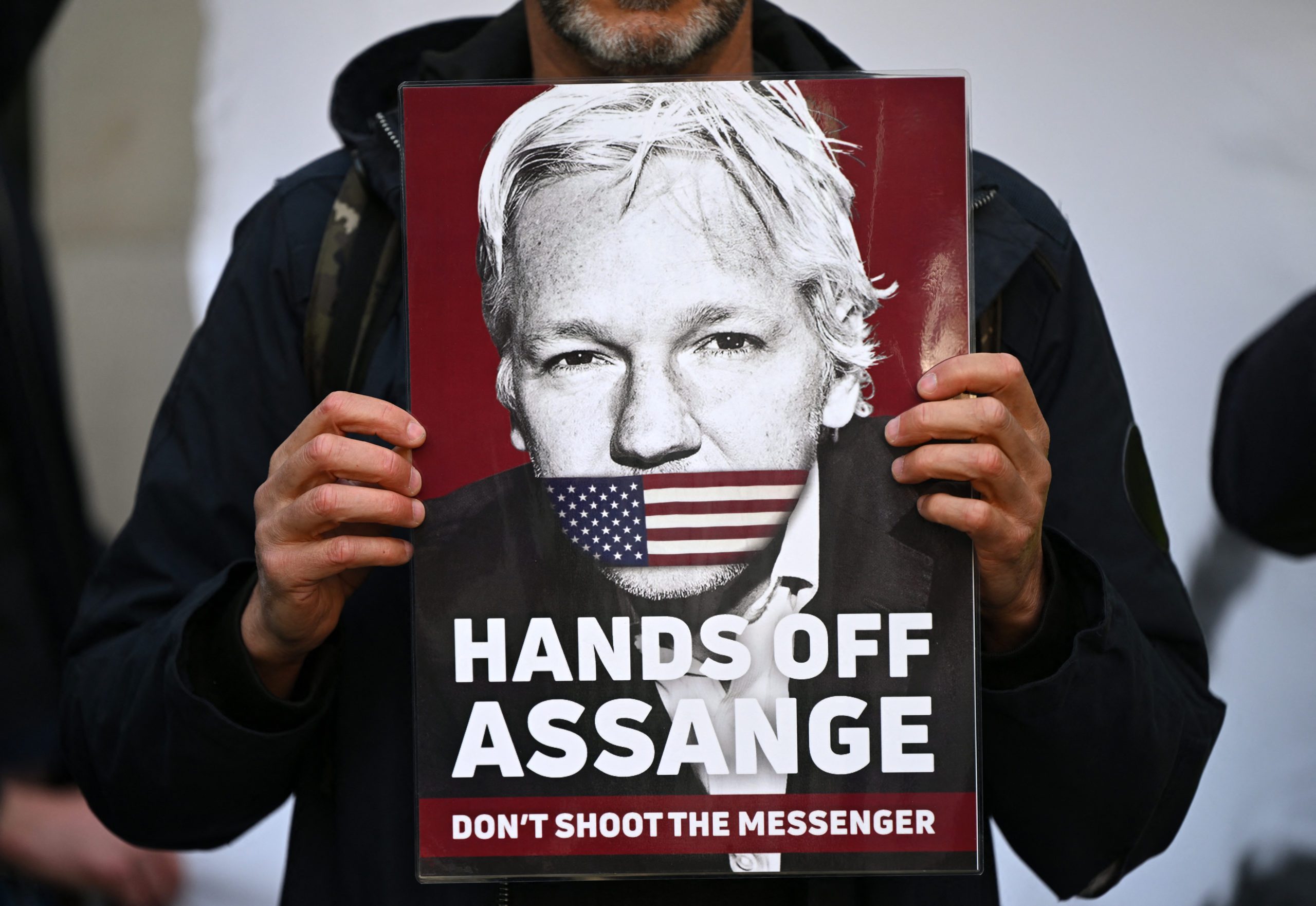 Julian Assange da positivo de Covid-19