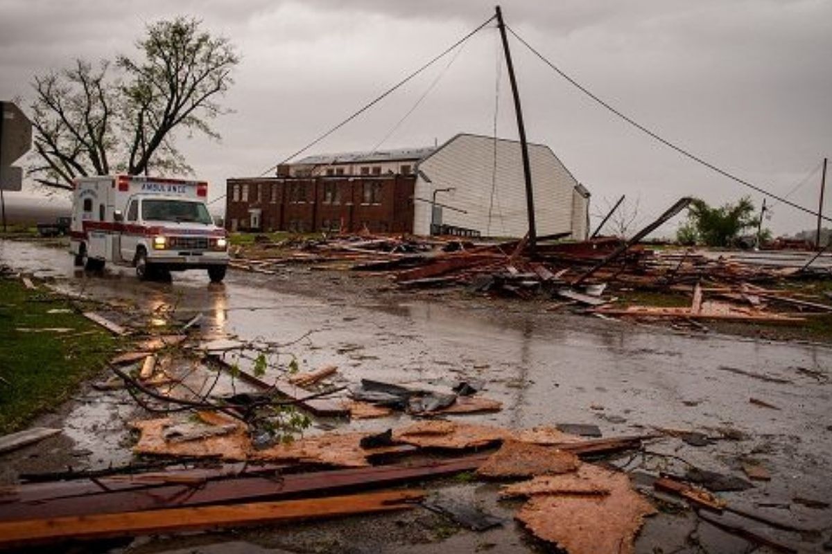 Tornado en Estados Unidos deja al menos seis muertos