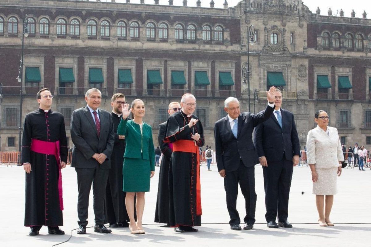 AMLO visita réplica de la Capilla Sixtina en Zócalo