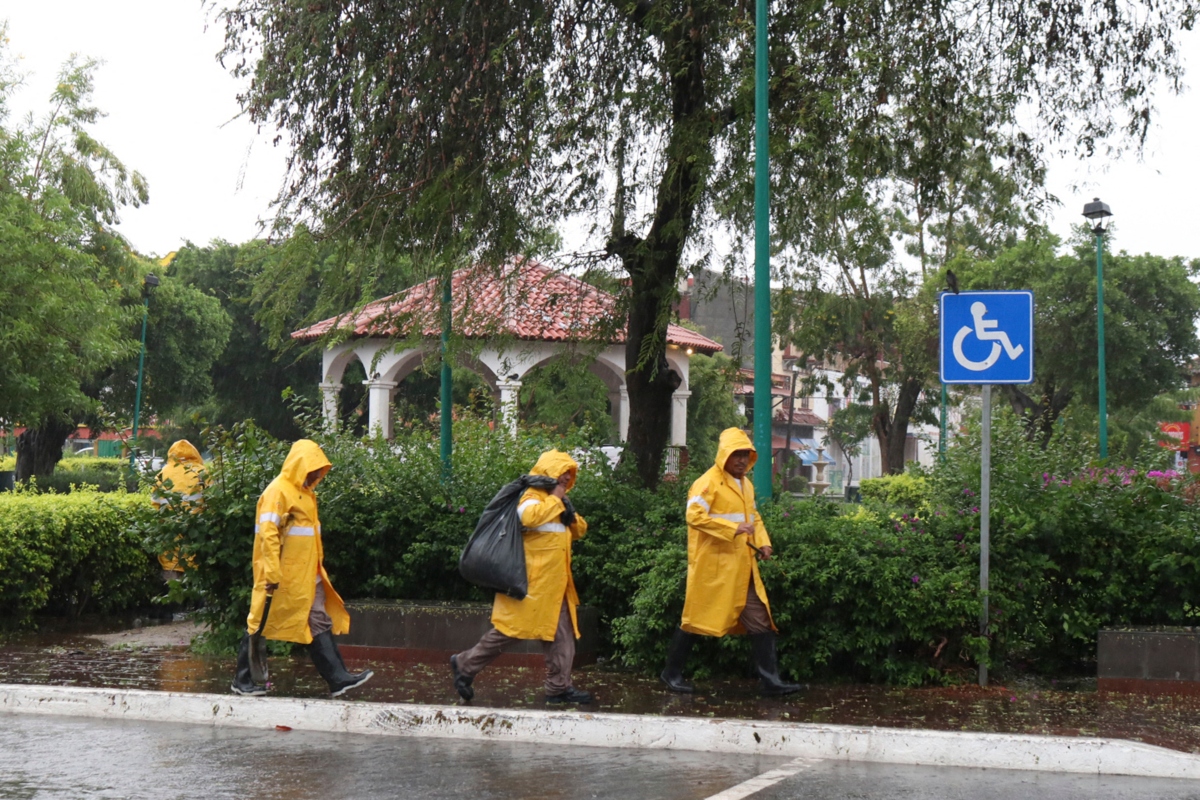 Al menos 7 personas desaparecidas tras huracán Agatha en Oaxaca