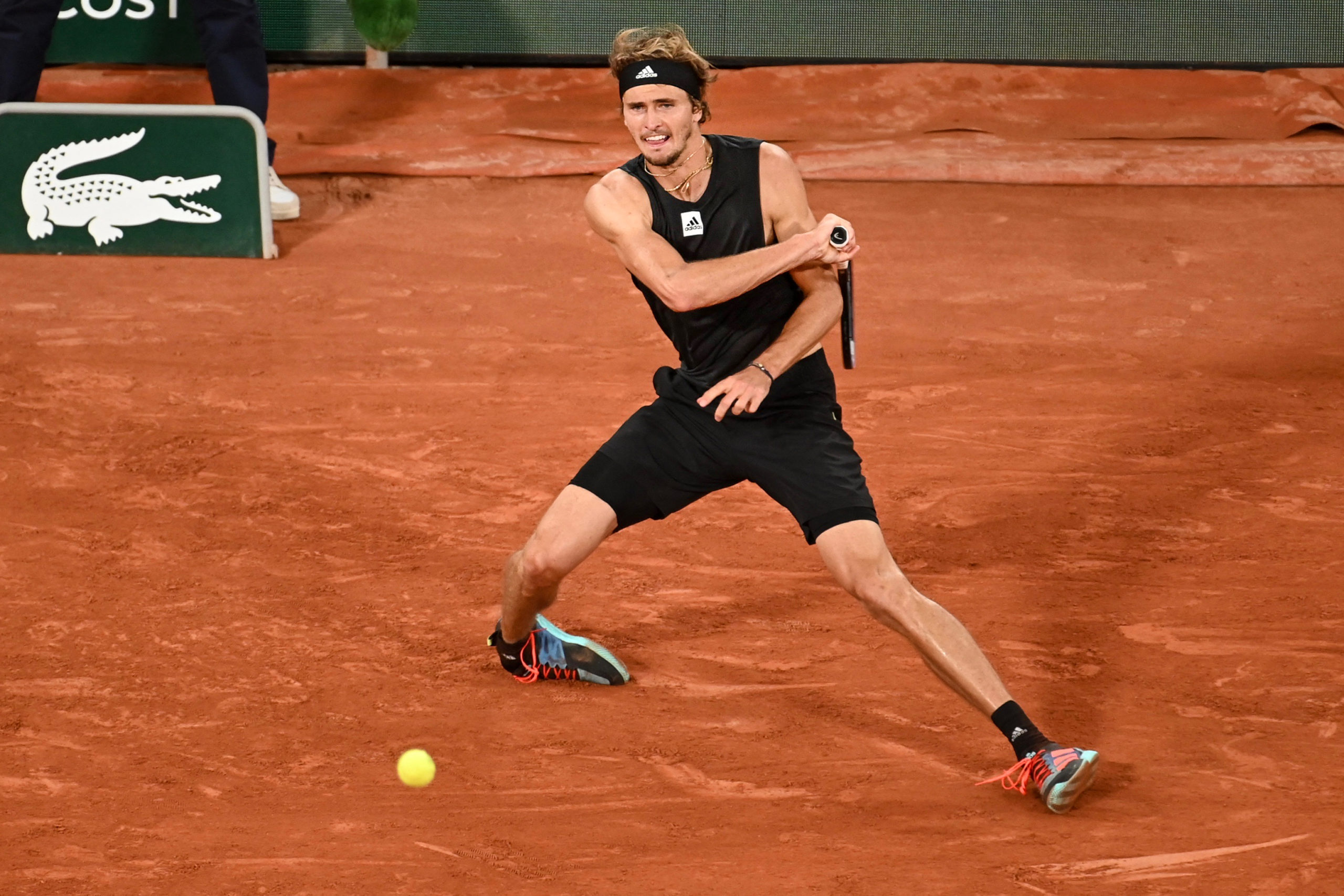 Alexander Zverev sufre “lesión muy grave” en Roland Garros