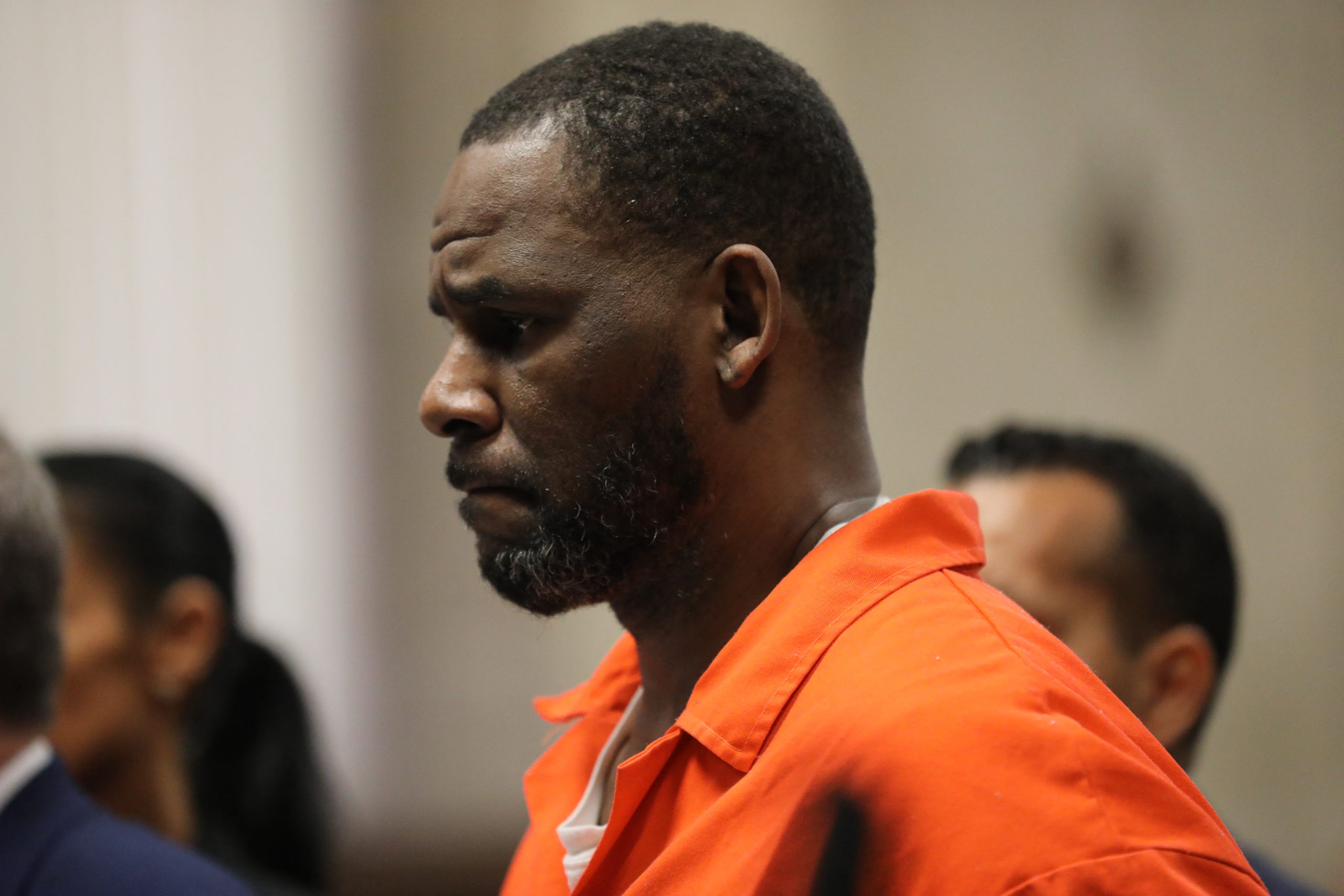 R. Kelly es sentenciado a 30 años de cárcel por delitos sexuales