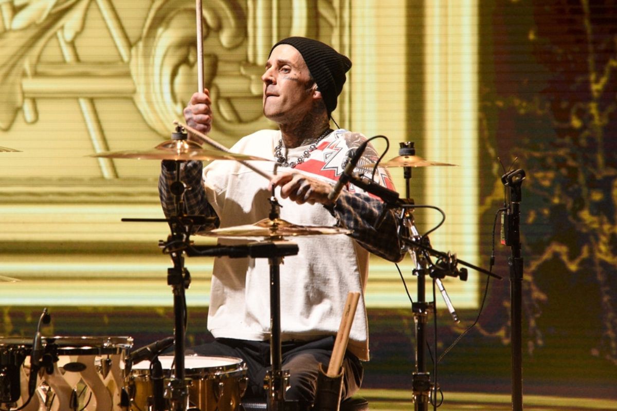 Travis Barker, baterista de Blink-182, se encuentra hospitalizado