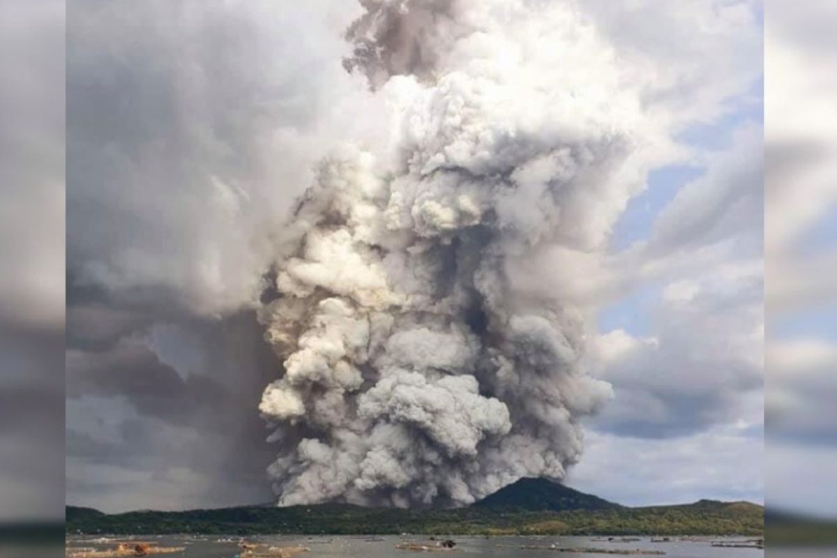 Entra en erupción el volcán Bulusan en Filipinas