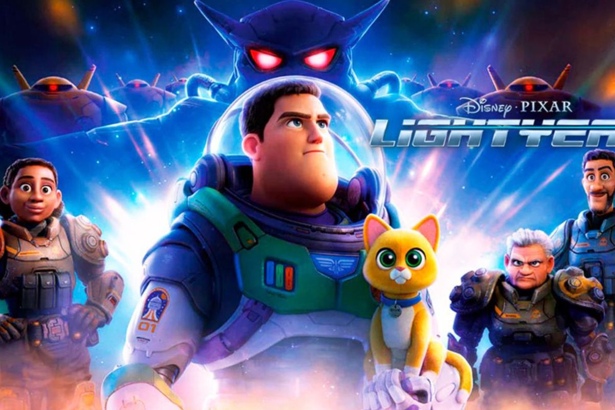 Prohíben película animada “Lightyear” en 14 países por un beso lésbico