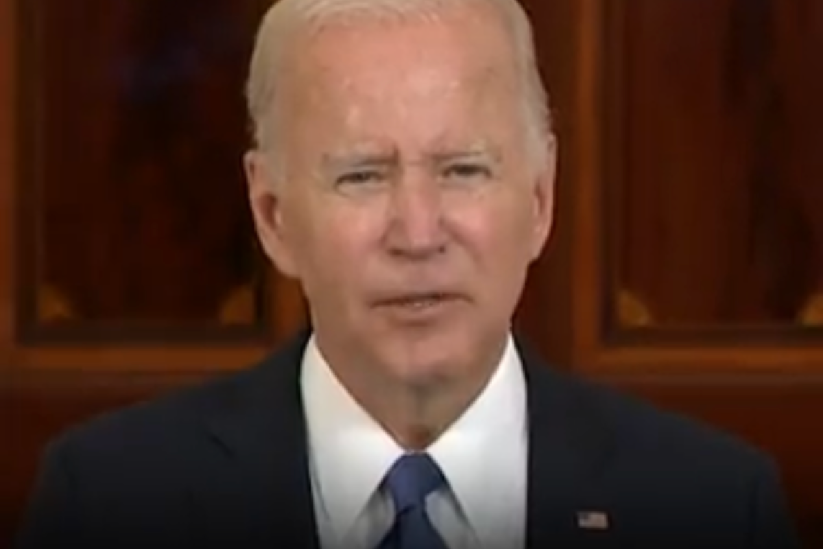 Migrantes Texas: Biden pide luchar contra traficantes; ya hay tres detenidos