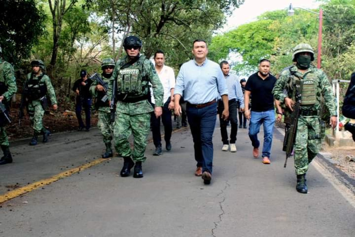 Fuerzas de seguridad y estatales liberan carretera  Ario de Rosales-La Huacana bloqueada por el grupo “Pueblos Unidos”