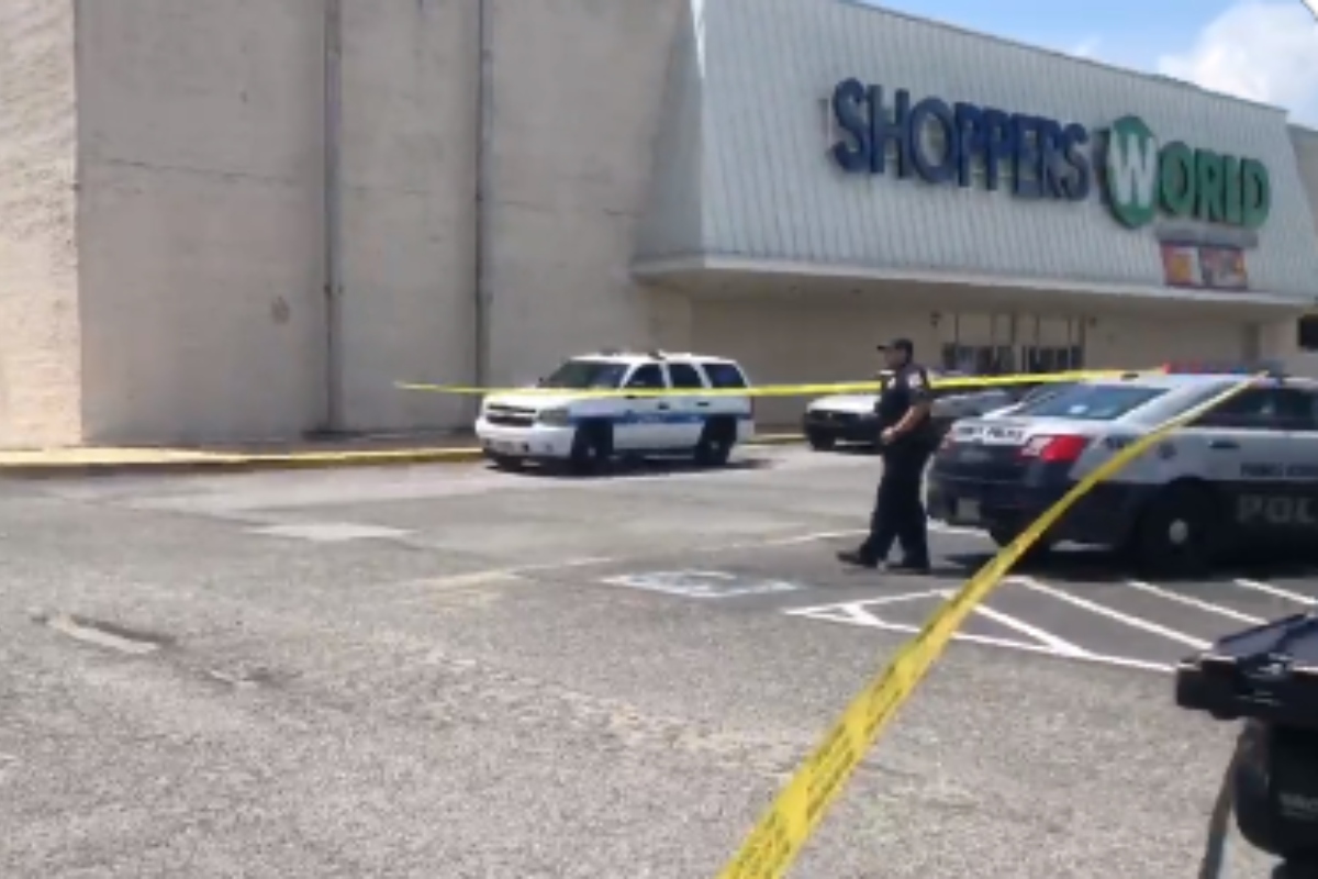 Tiroteo en centro comercial de Maryland deja 3 heridos; el sospechoso escapó