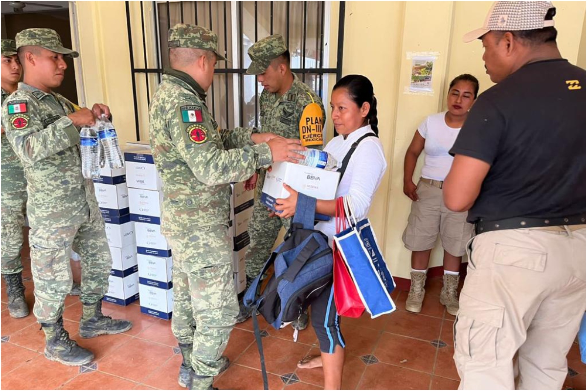 Sedena y Semar llevan víveres a Oaxaca para damnificados por huracán Agatha