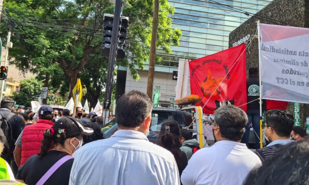 ¡Estallan contra Telmex! Integrantes de la empresa hacen huelga tras incumplimiento