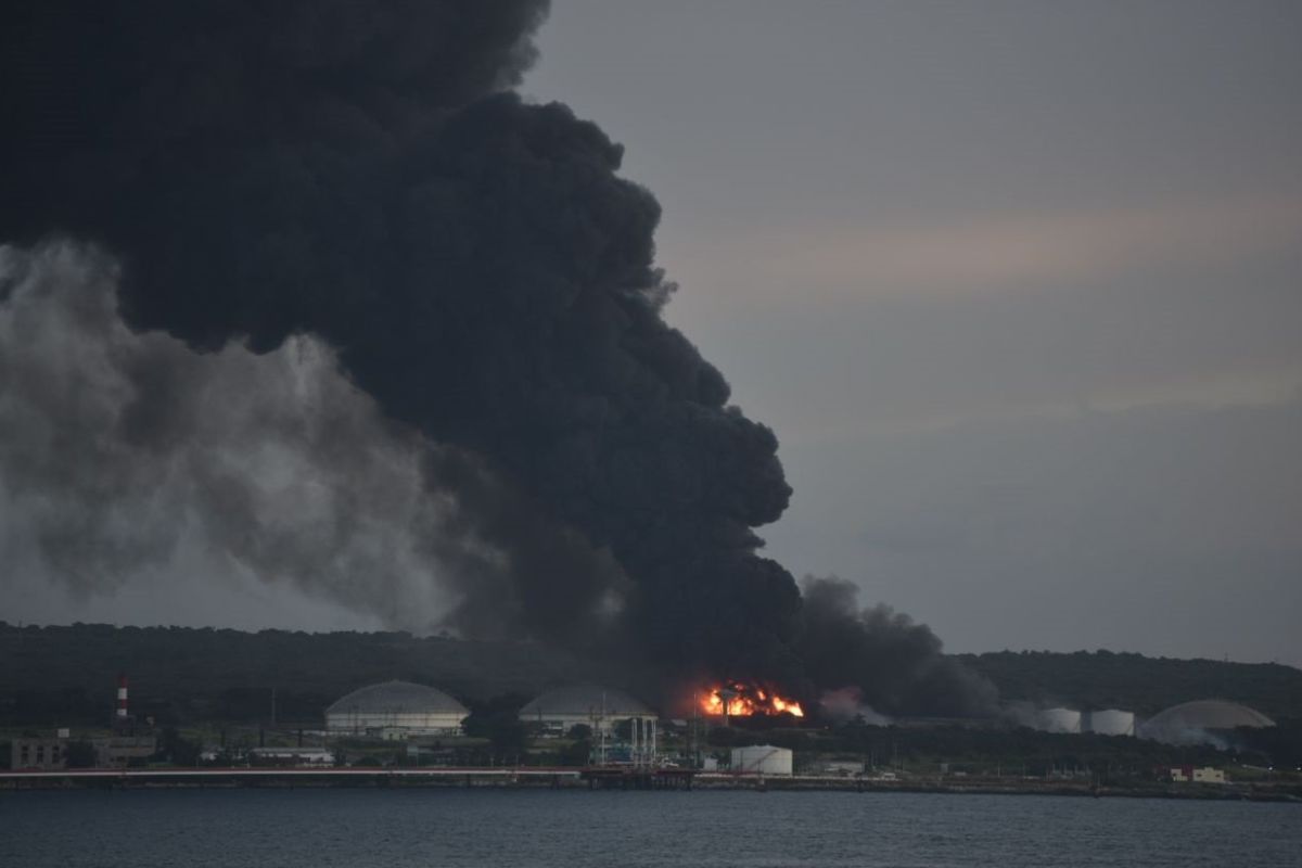 Llega a Cuba ayuda de México y Venezuela para combatir incendio