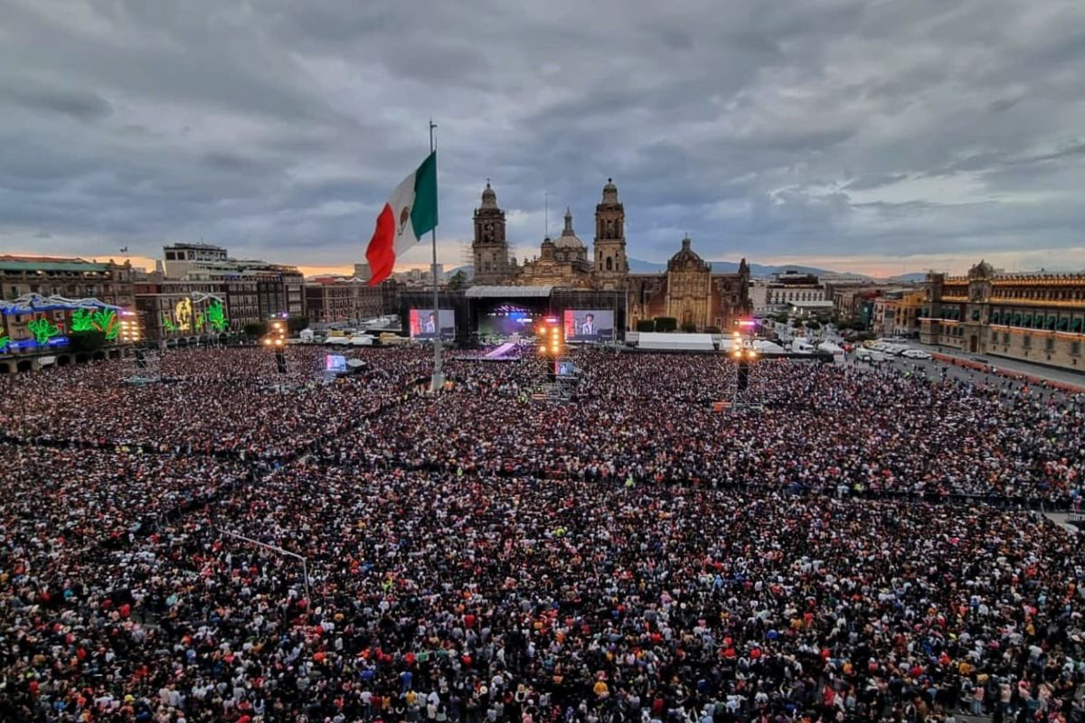 Entre gritos y empujones, público de Grupo Firme se enorgullece del concierto gratuito