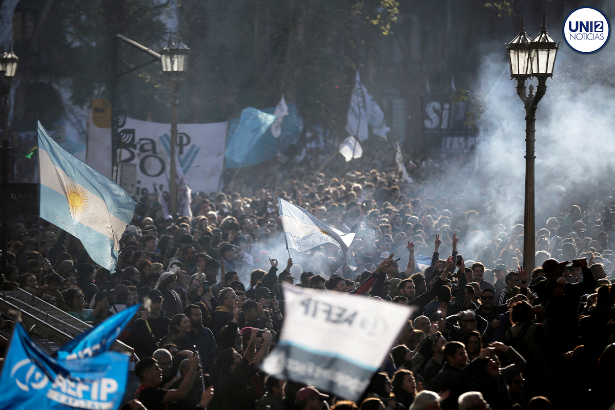 Multitudinarias manifestaciones repudiaron atentado contra Kirchner en Argentina