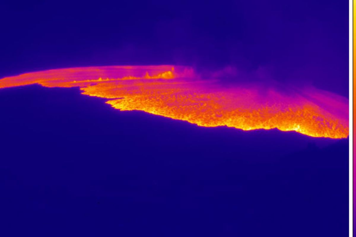 Volcán más grande del mundo entra en erupción en Hawái